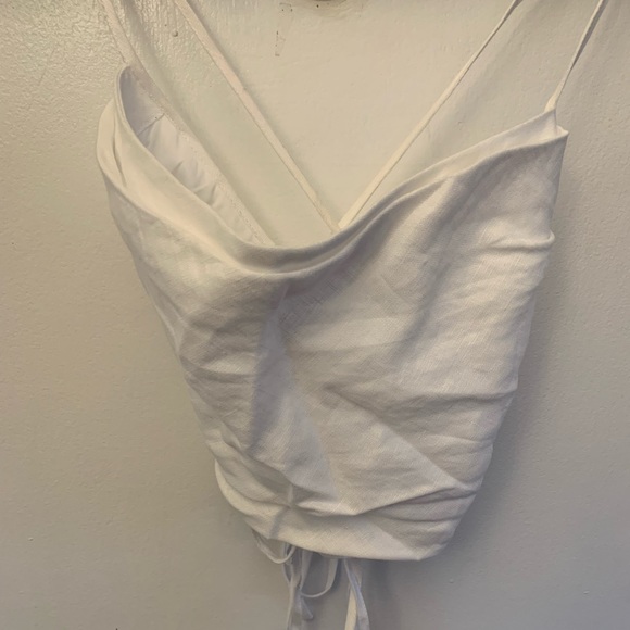 x REVOLVE Jasalina linen Top in White
Amanda Uprichard M - Picture 3 of 4